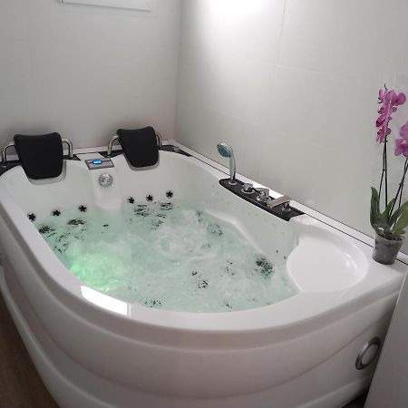 Apartamentos De La Haya & Suite Con Jacuzzi, Junto Al Teatro Romano 梅里达 外观 照片