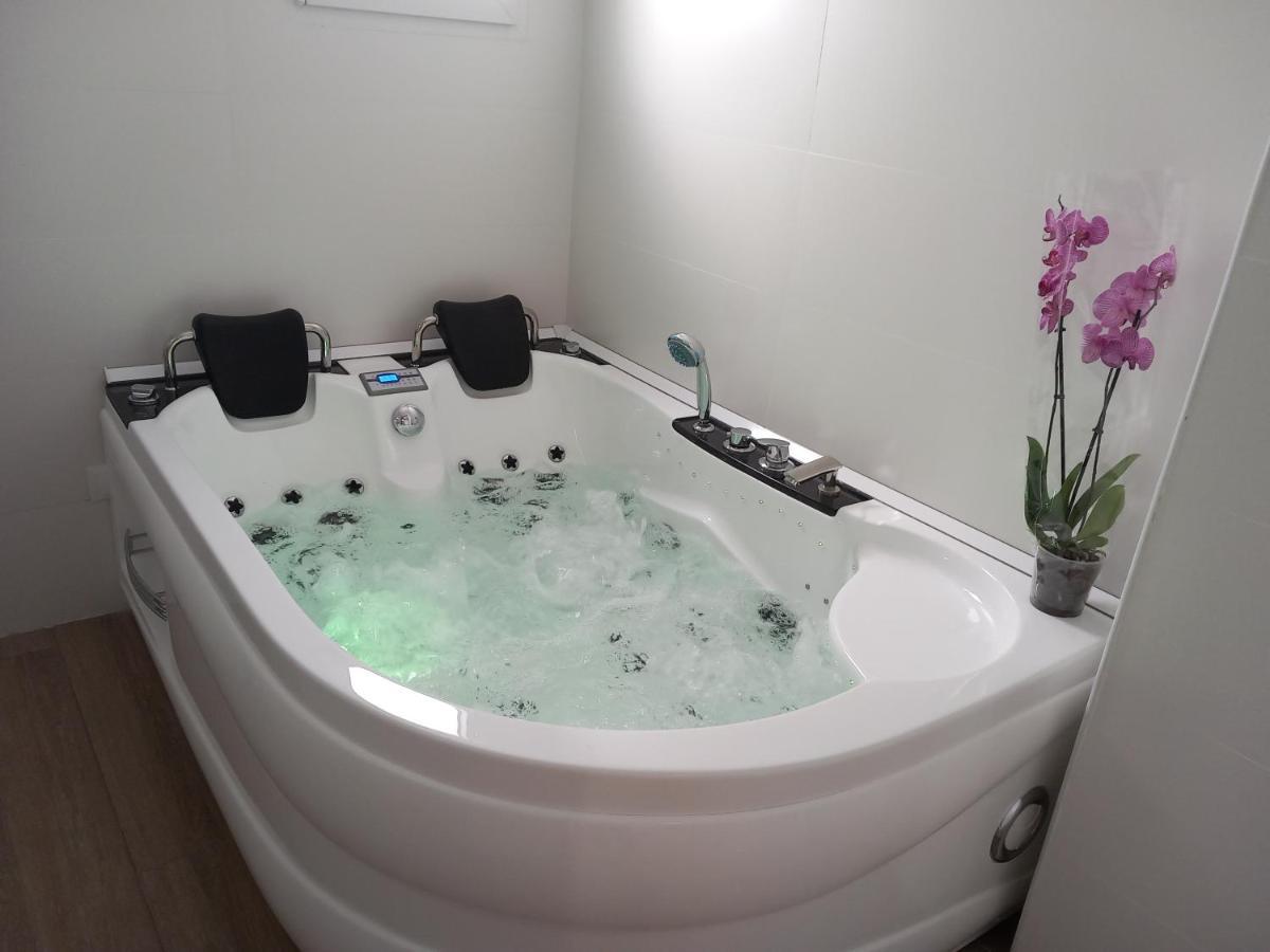 Apartamentos De La Haya & Suite Con Jacuzzi, Junto Al Teatro Romano 梅里达 外观 照片