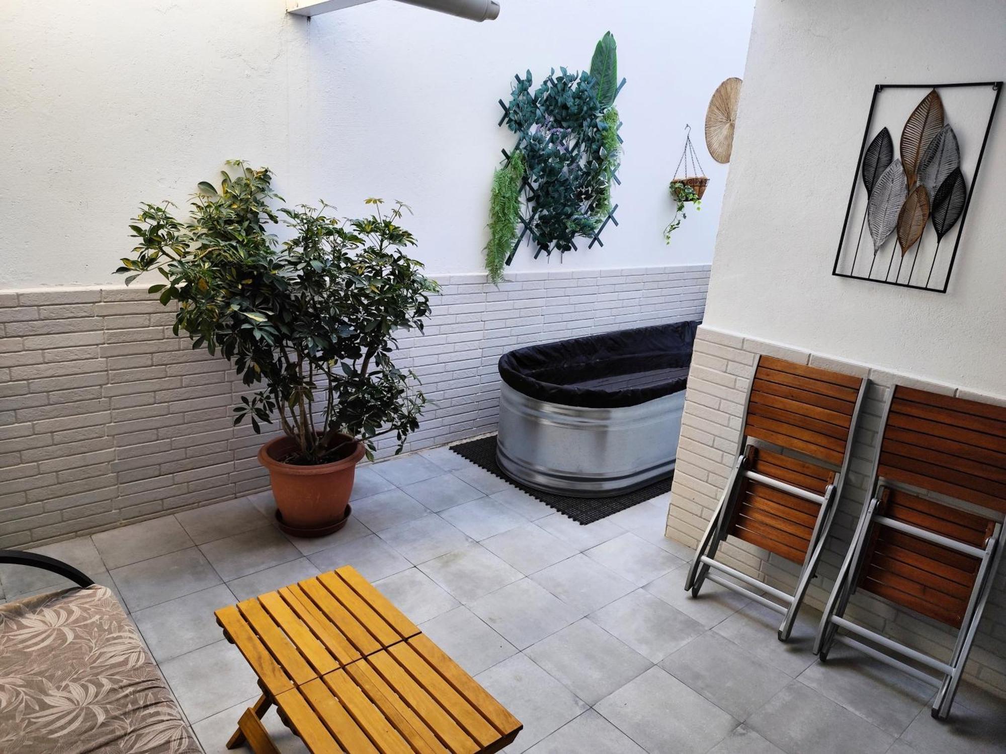 Apartamentos De La Haya & Suite Con Jacuzzi, Junto Al Teatro Romano 梅里达 外观 照片